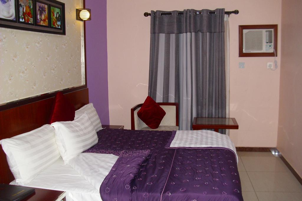Grand Venice Transit Apartments Лагос Номер фото