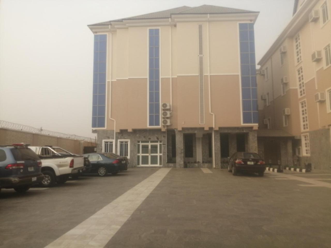 Grand Venice Transit Apartments Лагос Экстерьер фото
